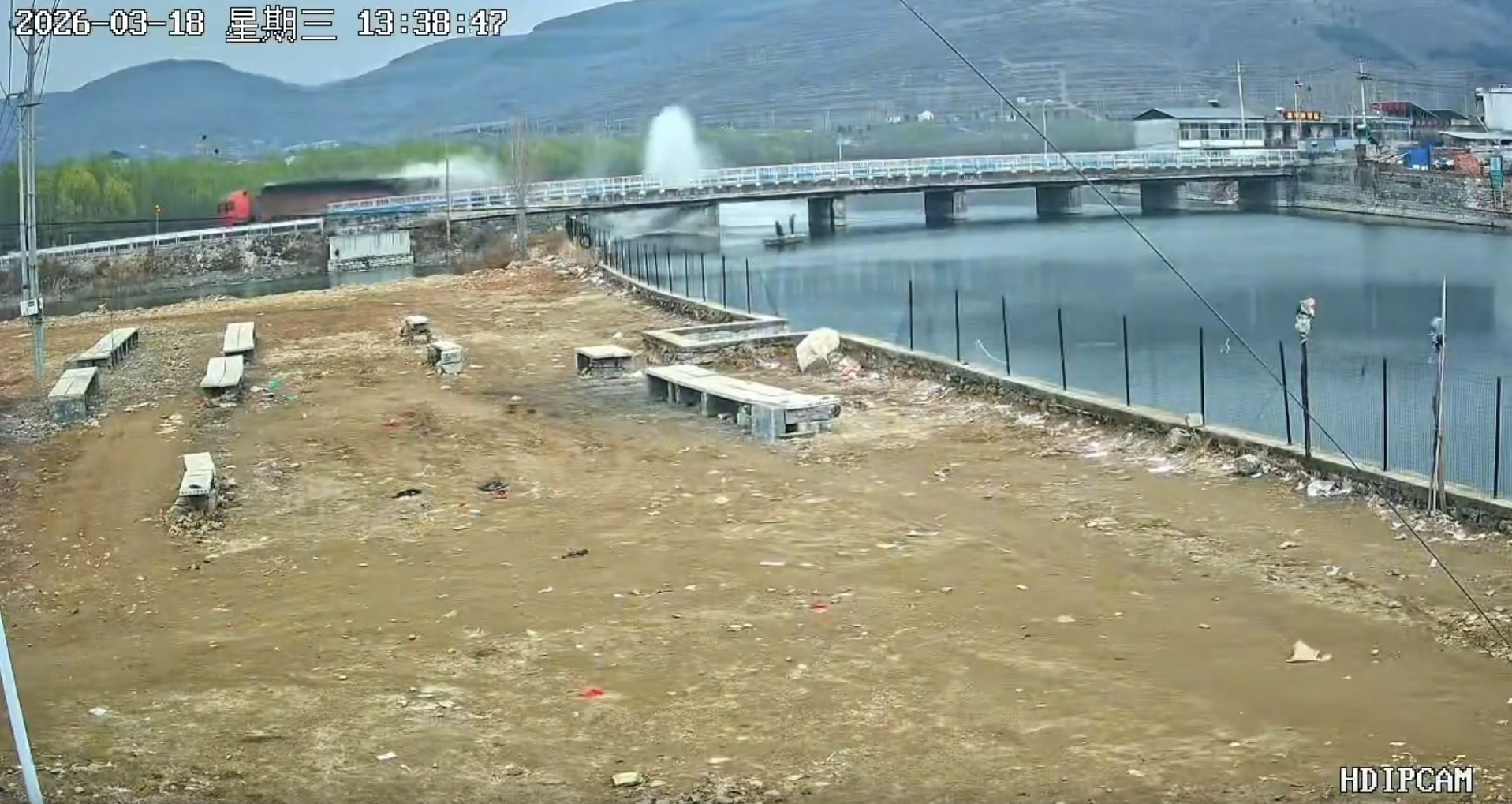 山东鹤壁费县传递：车辆存在严沉超载行为造成一桥梁破损